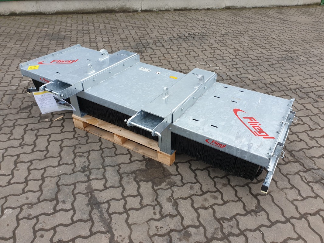 Fliegl Kehrbesen Löwe 2,50m*, Sittensen, Hamburger Straße 6 Sittensen