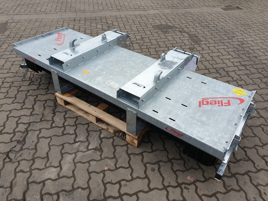 3. Image for Fliegl Kehrbesen Löwe 2,50m* - K-Evolution GmbH in Sittensen
