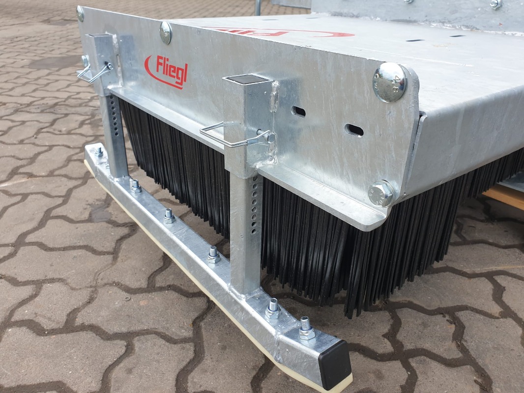 4. Image for Fliegl Kehrbesen Löwe 1,50m* - K-Evolution GmbH in Sittensen