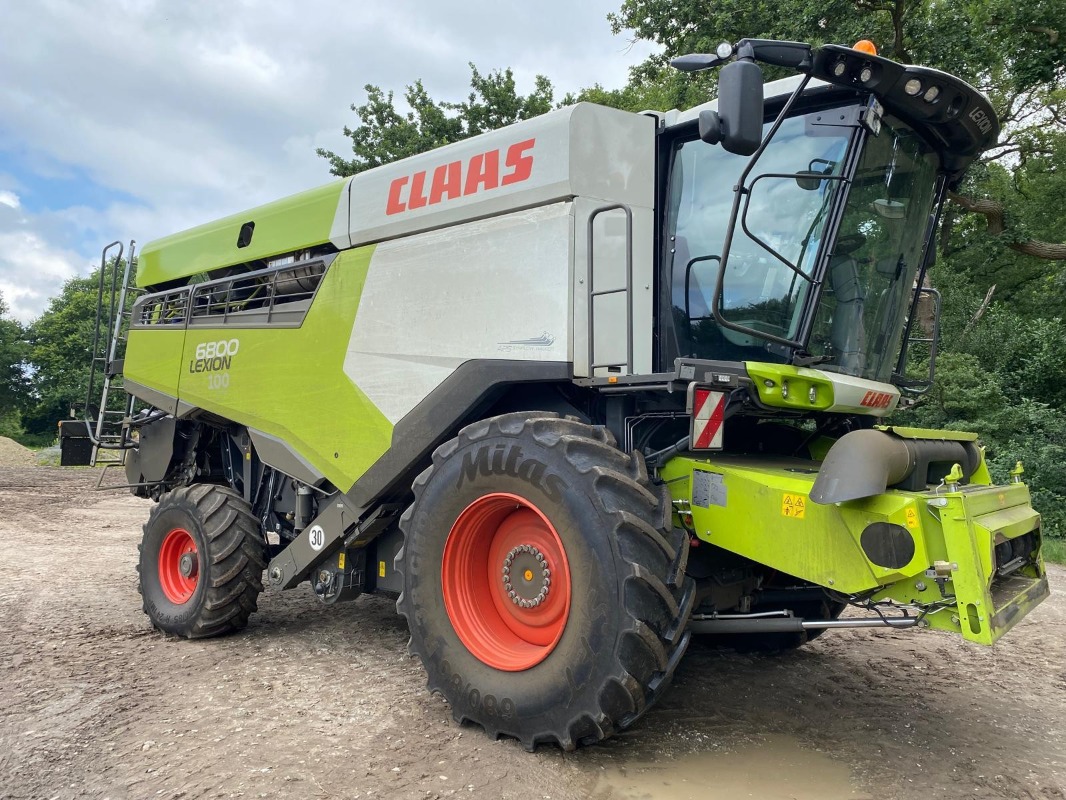 CLAAS Lexion 6800 mit Vario 930 Schneidwerk , Sittensen, Hamburger Straße 6 Sittensen