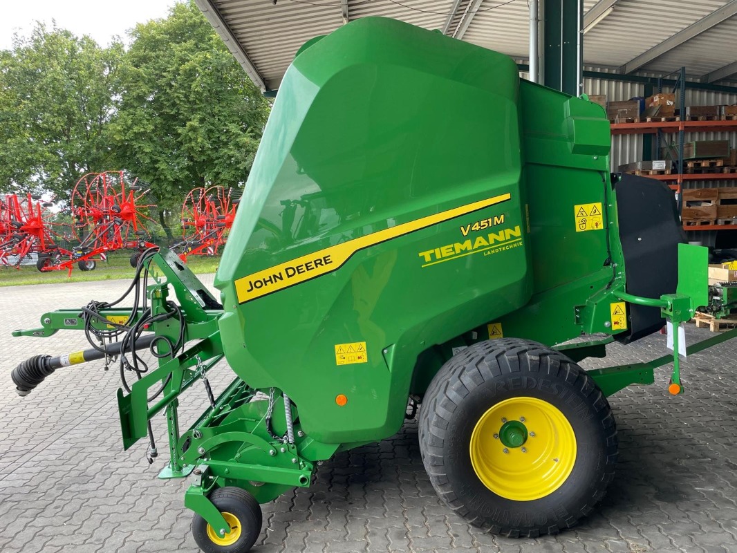 John Deere V451M, Sittensen, Hamburger Straße 6 Sittensen
